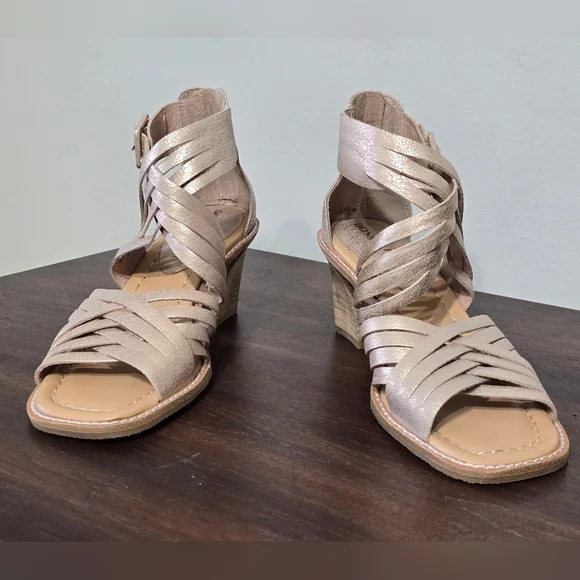 NWOT Donald Pliner Junnah Pale Gold Strappy Heel Sandals Women's Size 7.5M - Picture 4 of 13